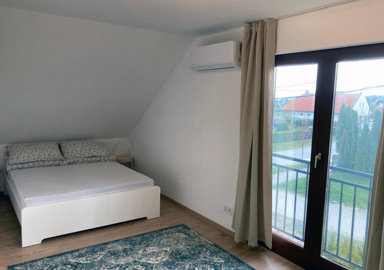 Karadi Apartman Zánka 외부 사진