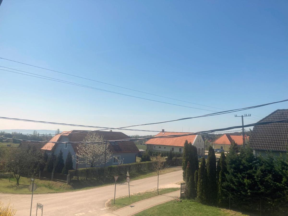 Karadi Apartman Zánka 외부 사진